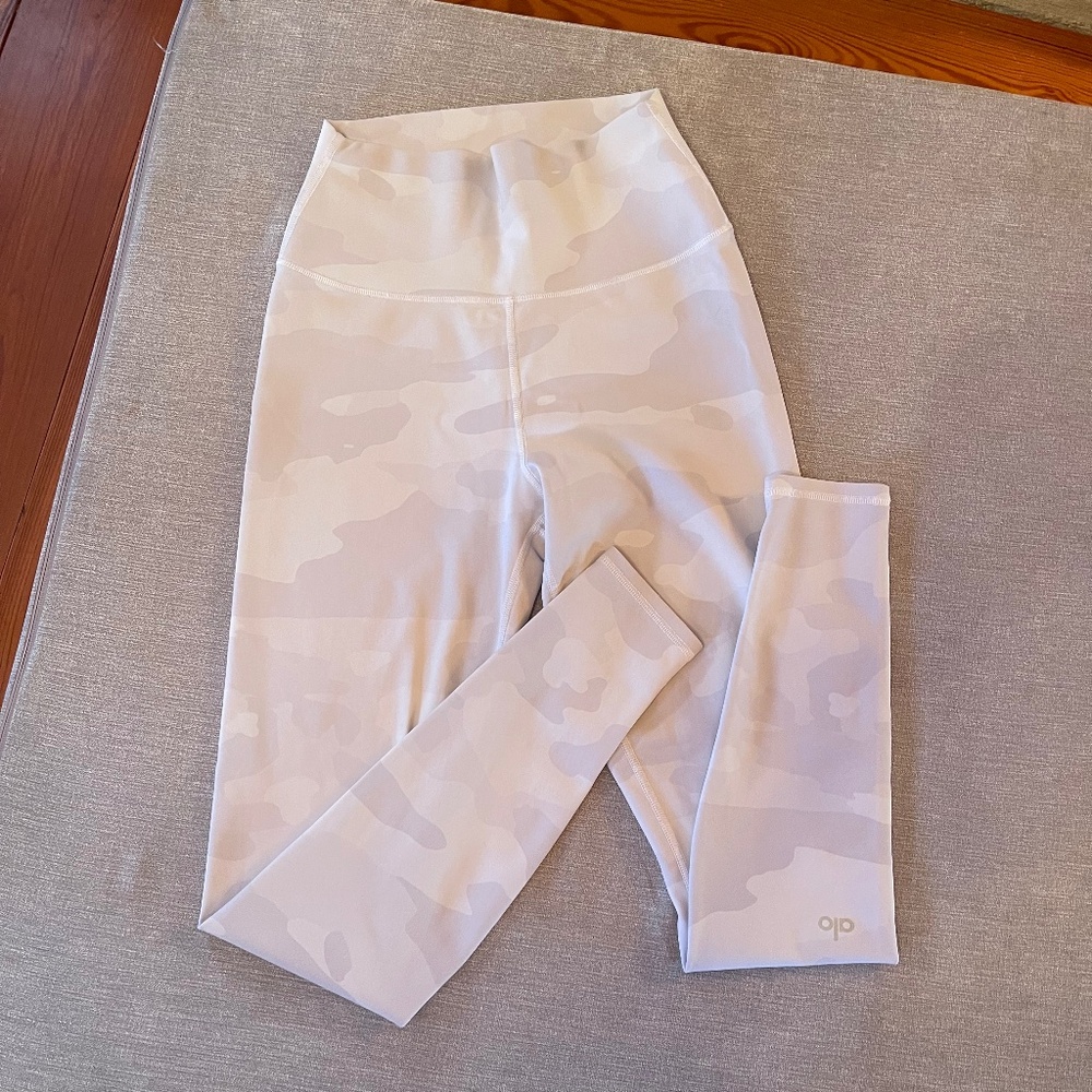 Alo Camo Leggings High Waist * White, Light Gray * Size S